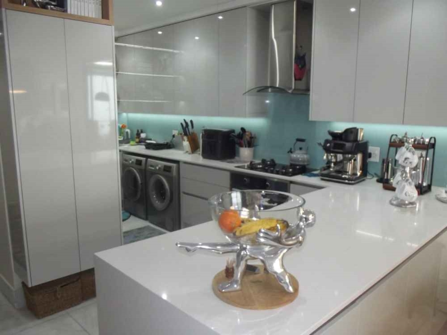 2 Bedroom Property for Sale in Bloubergstrand Western Cape